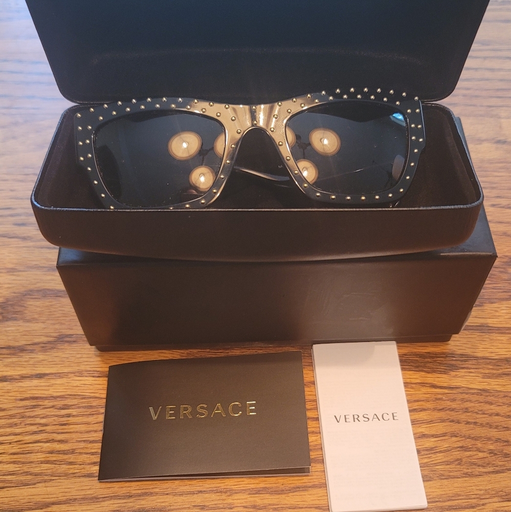 NWT Versace Medusa Black Gold Studded Cat Eye Small Medium Sunglasses
